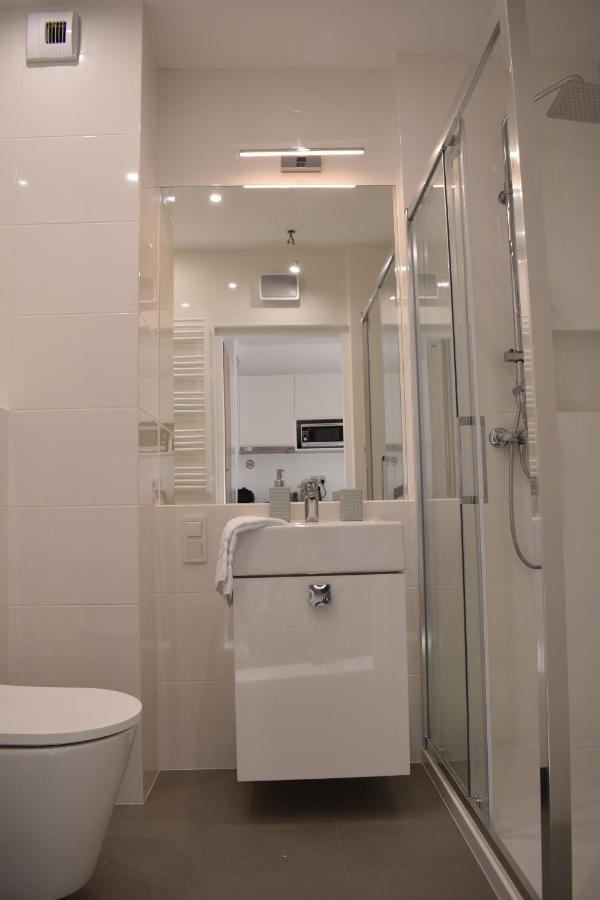 White Apartment Modern Tower Atal グディニャ エクステリア 写真