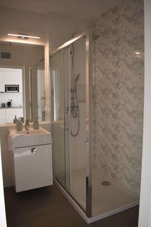 White Apartment Modern Tower Atal グディニャ エクステリア 写真